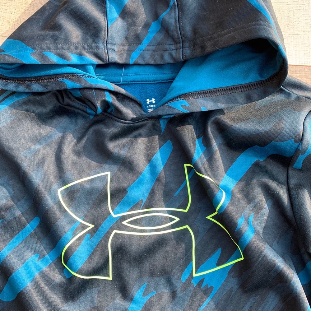 Under armor pull over - Picture 3 of 5